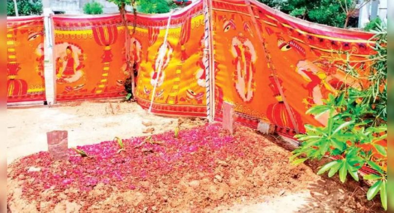 The woman's body is excavated for post-Mortem in the city