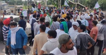 Farmers block the highway in Haryana after lathicharge police