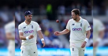 Learn shipping Stitches Shaking from Jimmy: Ollie Robinson