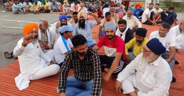 After Lathicharge in Karnal, the farmer blocked the highway, toll in the Ambala division, traffic hit