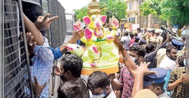 Potters protest TN Fiat limits the celebration of Vinayaka