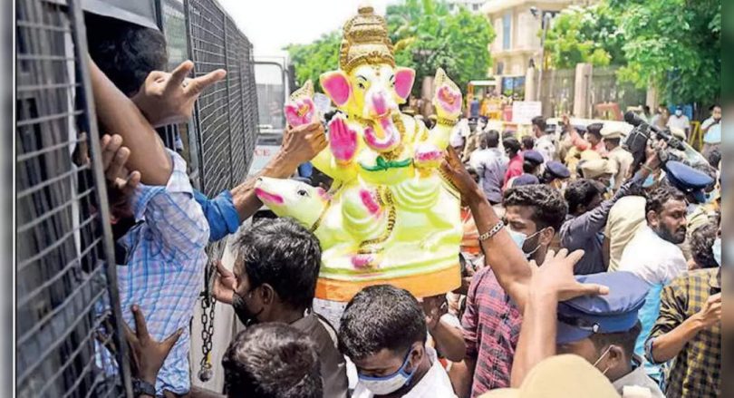Potters protest TN Fiat limits the celebration of Vinayaka