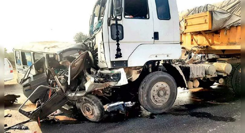 12 pilgrims were killed in a head collision in Nagaur