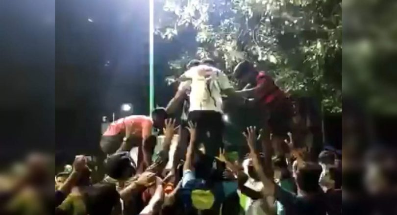 Thane: MNS Party Workers celebrate Handi's forehead even though the tires were dropped by the Maharashtra Government