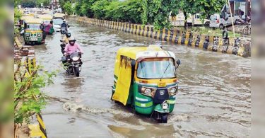 Some sectors of noida underwater, snarls in Ghaziabad