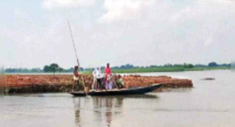 Grim flood situation in Champaran, Gopalganj