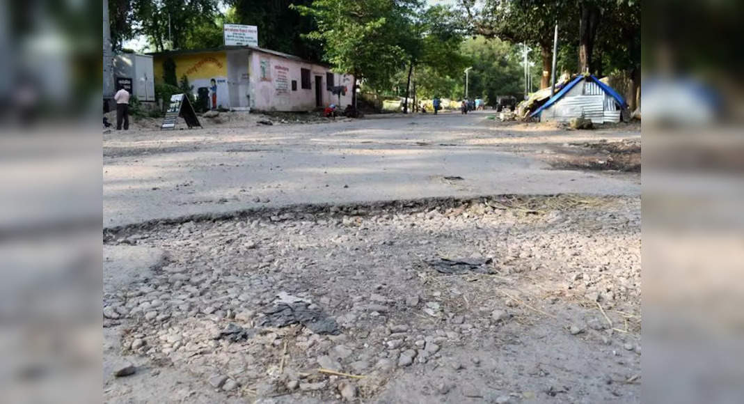 There is no pause from the hole, commuter bears Brunt in Uttar Pradesh's Prayagraj