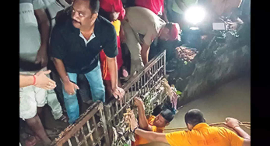 Boy lost after falling into an open channel in Bhubaneswar