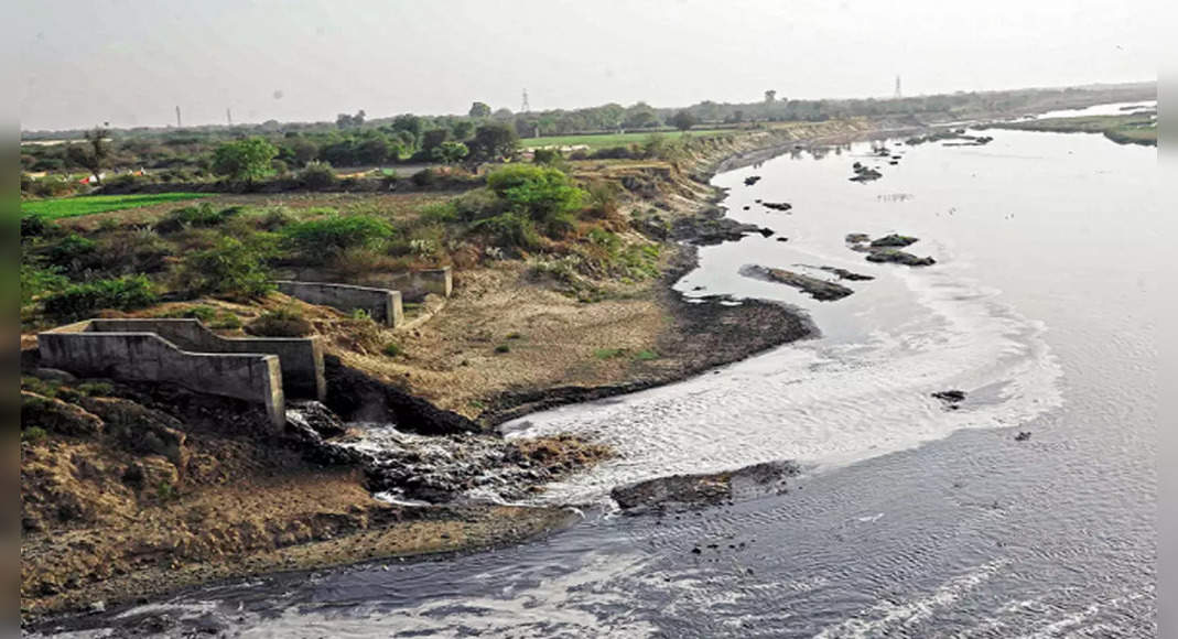 Gujarat HC, AMC wants to embarrass the public pollutants