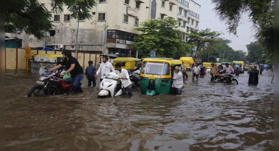 The bottom of the rain of the Gujarat, 103 roads are closed