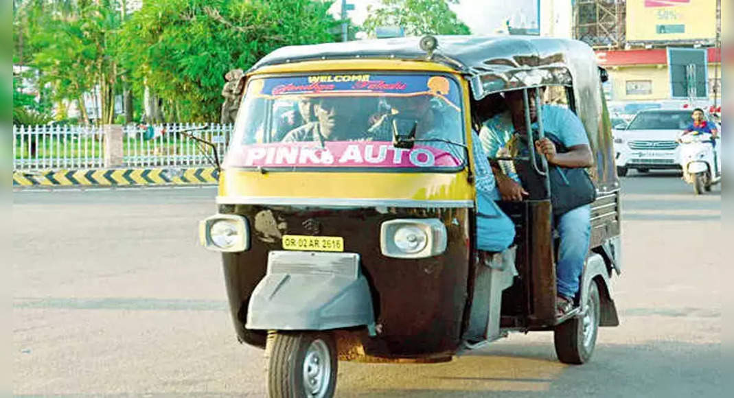 HubbalLi: Youth Launches Free Car Service to Dropping Women at night