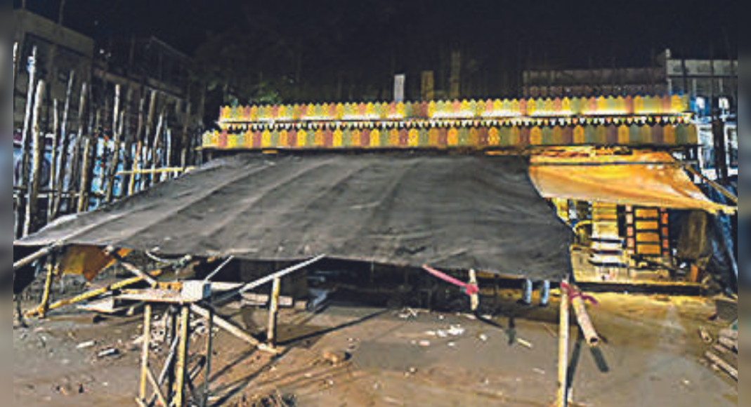 COLOR: Pujas took an extra cover after the final monsoon surge