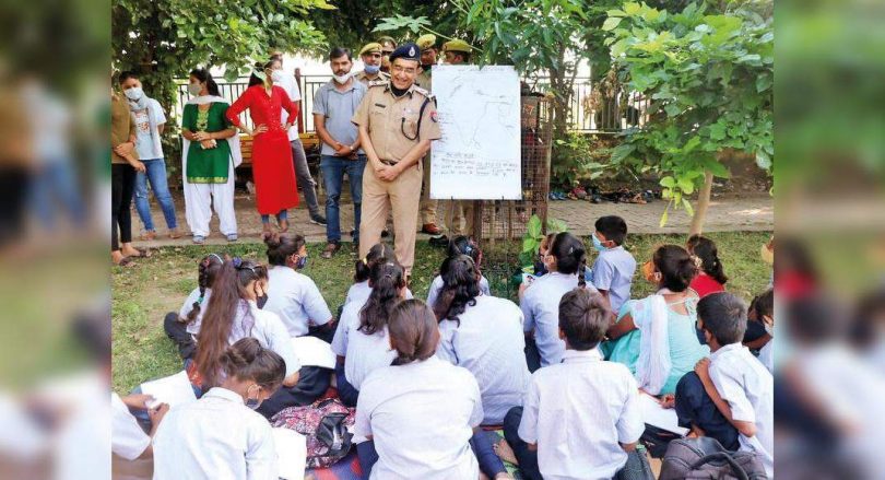 IG, the police turned the teacher for poor children