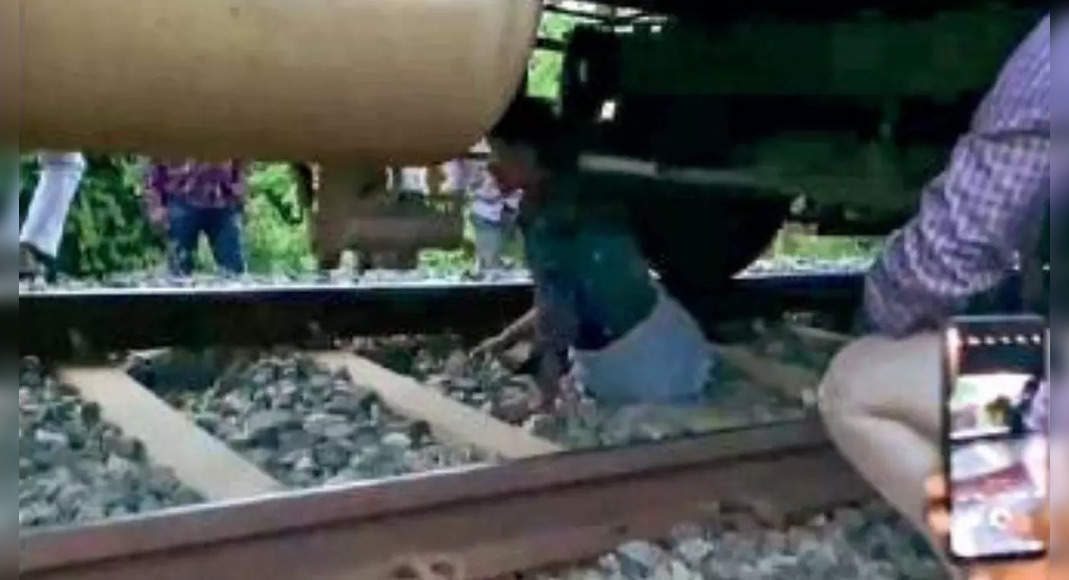 Tamil Nadu: Loco pilot stops practicing on time to save a drunken man on the path near Thudiangur