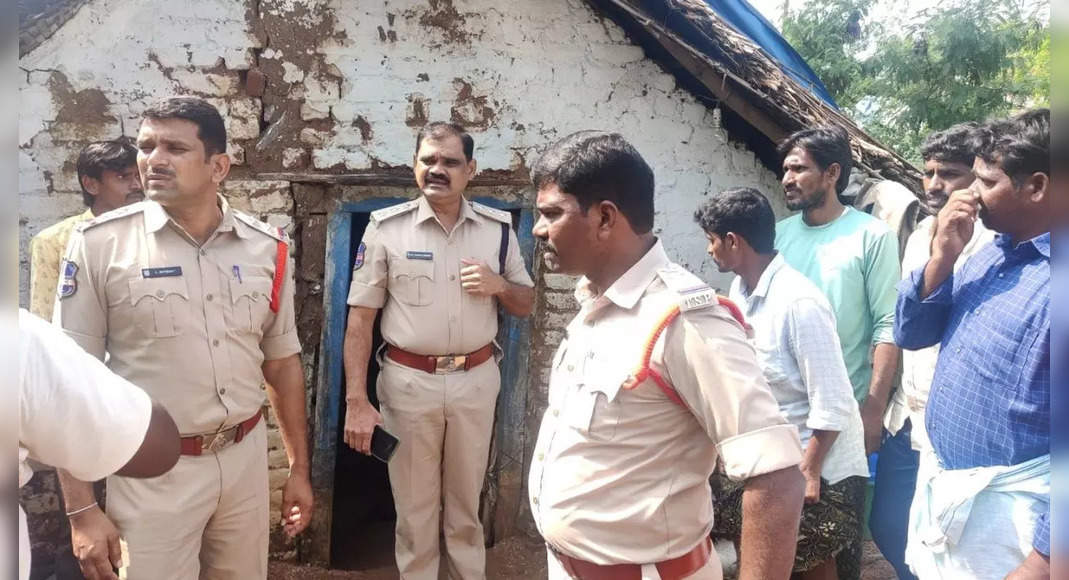 5 family members die in a wall collapse