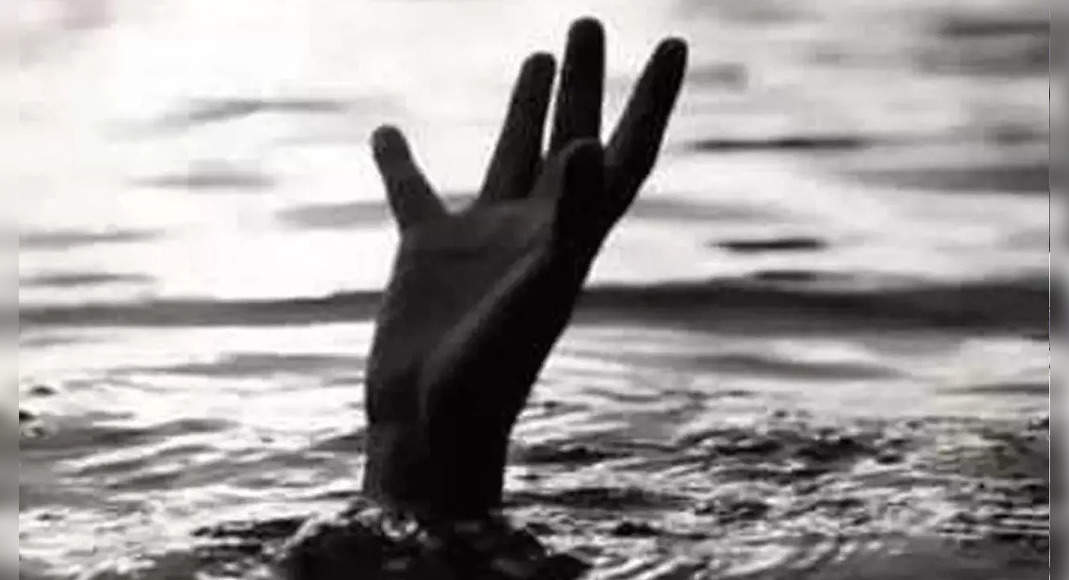 TN: Two children sank when my father threw them into carur