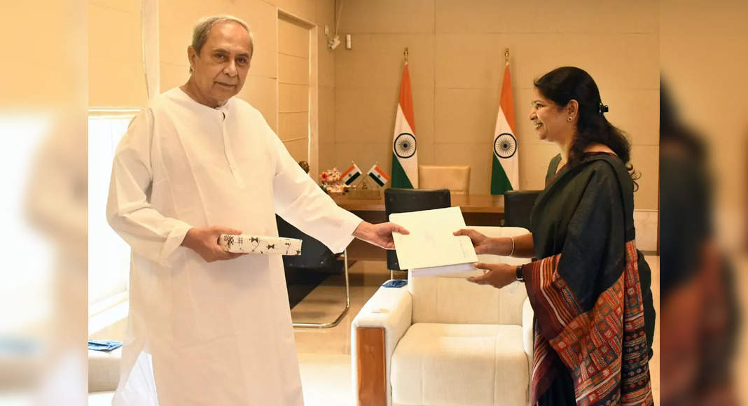 NEET: Kanimozhi DMK calls on Odisha cm