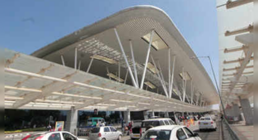 Kia above in handling cargo is easily damaged