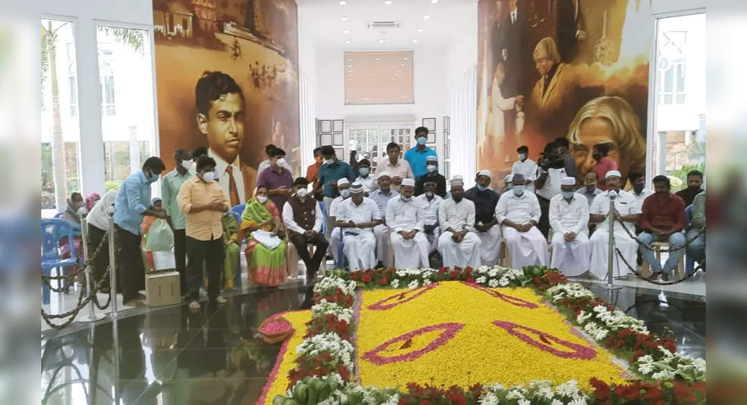 Kalam Memorial visitors get candy, puppies