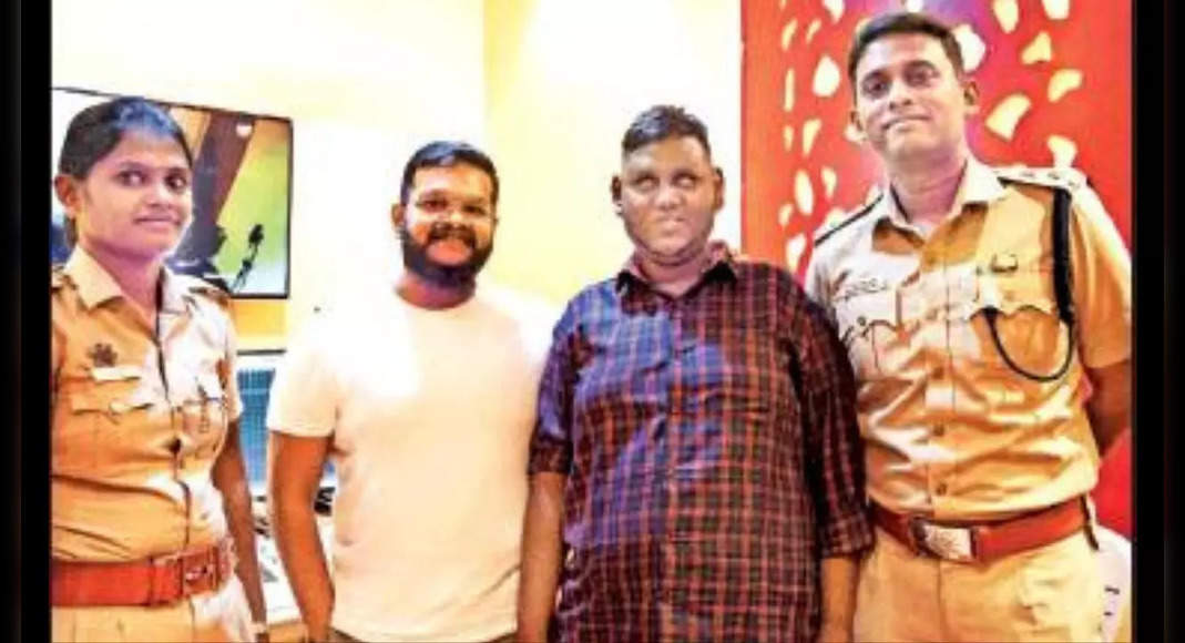 Tamil Nadu: Singer Blind appears for police martyrs