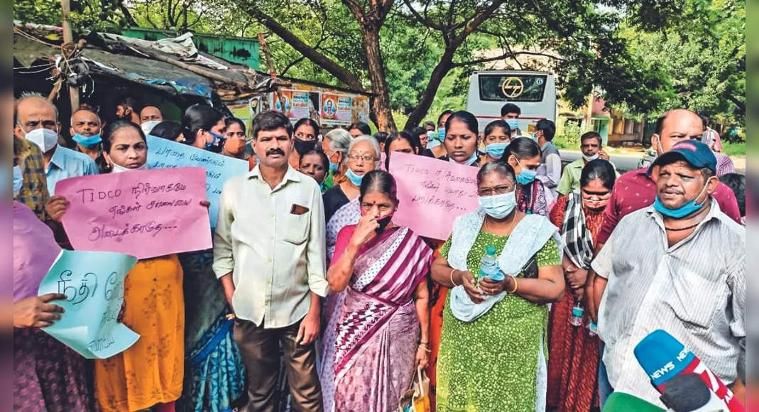 Protest nandambakkam on the road block entering the second day