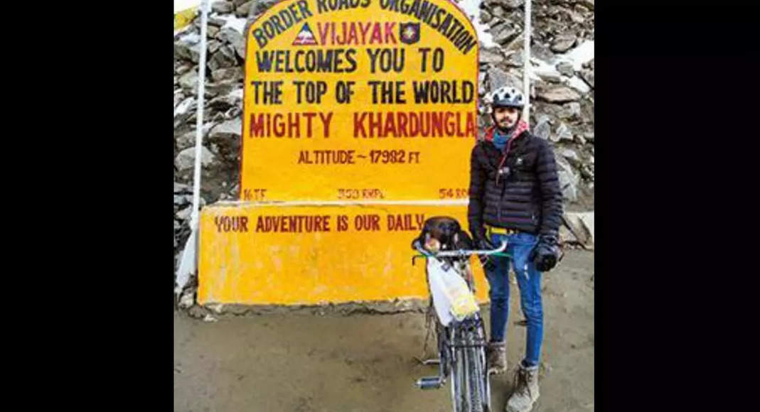 Tamil Nadu youth pedal to Khardung la on a loan bicycle