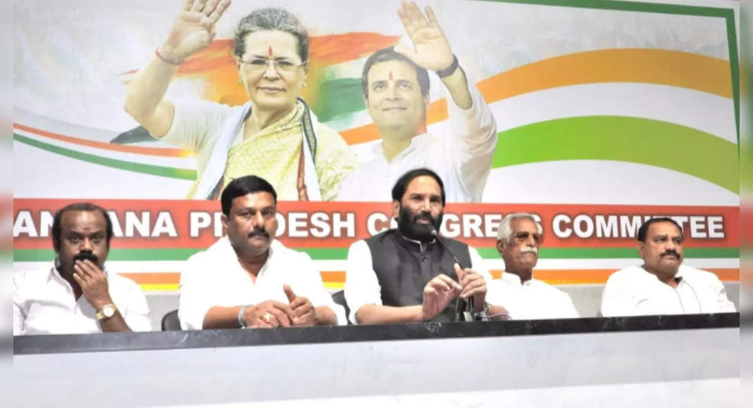 The government must stop threatening farmers: reddy